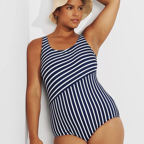 Lands' End Other - NWOT Lands' End Women's Chlorine Resistant Soft Cup Tugless Swimsuit size 22W L